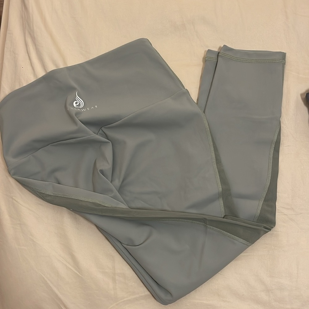 Women's Gray and Dark Gray Leggings - Picture 6 of 7